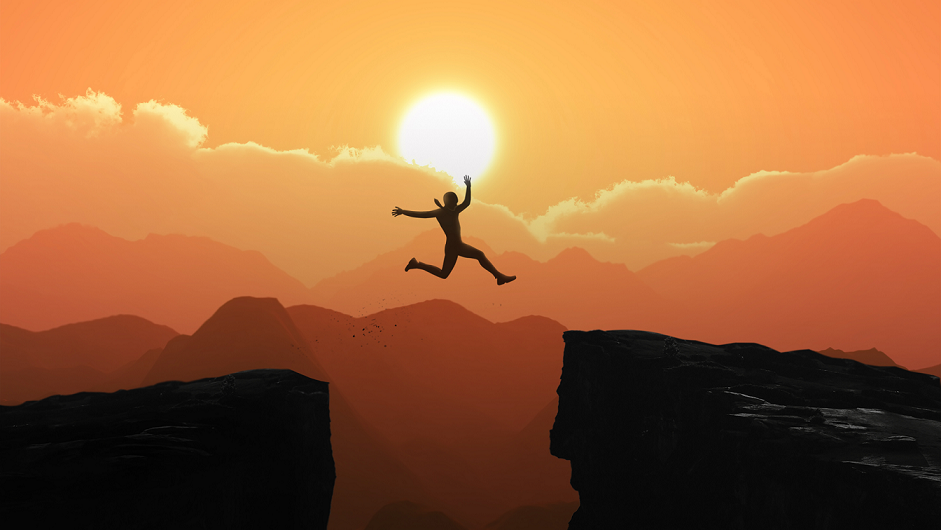 Imagen que muestra una persona saltando un gran abismo 