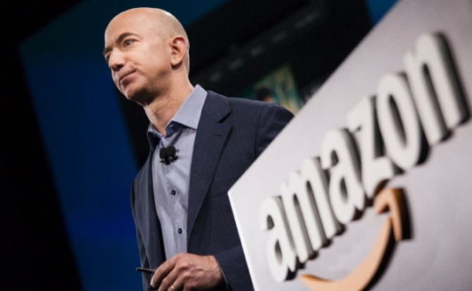Imagen de Jeff Bezos CEO de Amazon, un ejemplo de alguien que llega lejos comenzando con trabajos de medio tiempo.