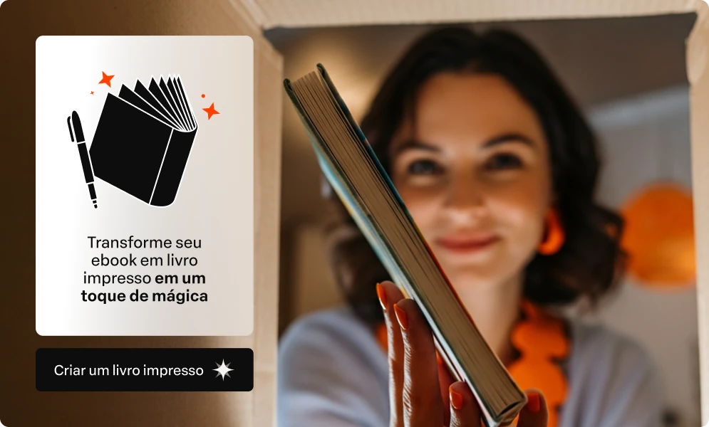 Foto de uma mulher de cabelos longos e castanhos, pele clara, brincos e colares laranjas e blusa cinza segurando um livro